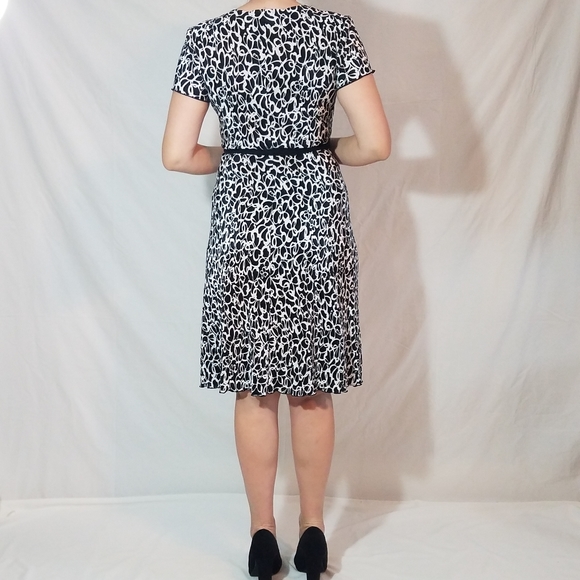 Beautiful woman's stretchy dress - Picture 9 of 9